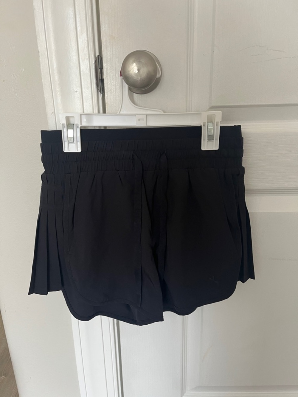JoyLab Black Athletic Pleated Pull-On Shorts with Side Panels